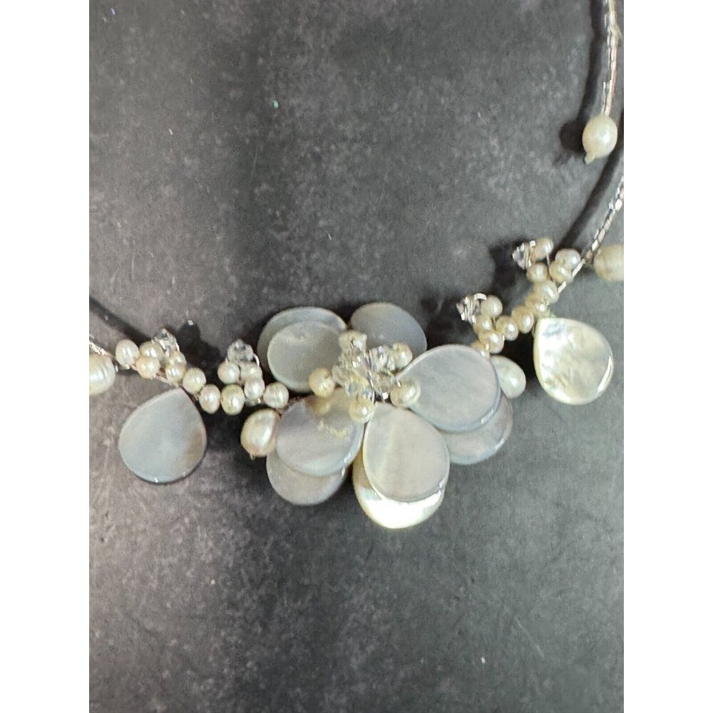 Gray Mother of Pearl Flower Freshwater Pearl Glass Beaded Flexable Strand - Picture 6 of 7